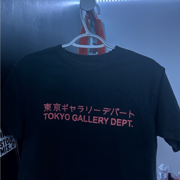 Gallery Dept Black Tee with Red Print - Picture 1 of 3